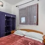 Apartman Gorgeous In Krk With Wifi *
